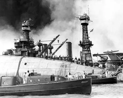 Pearl_Harbour_-_Destruction_Of_Pearl_Harbour_Real_Images_7_Dec_1941_-23_display.webp