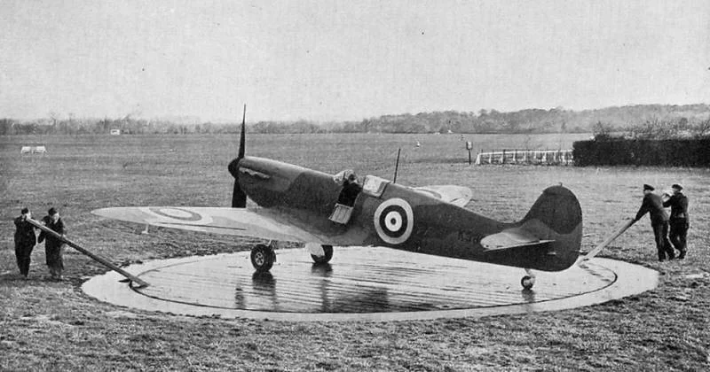 spitfire-i-compass-swinging-721083.jpg