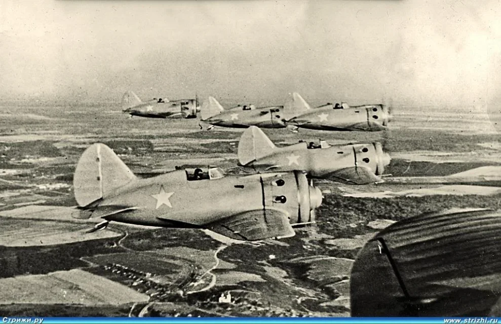I-16Serovflight.jpg