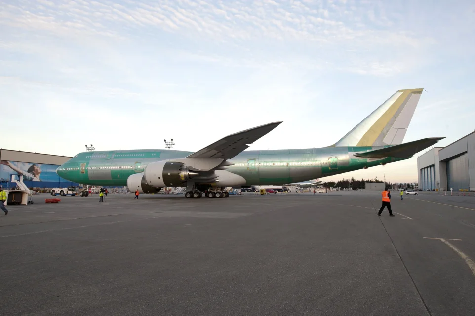 747-8I-RC001.jpg