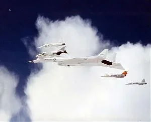 841 - 3 - XB 70 in formazione.jpg