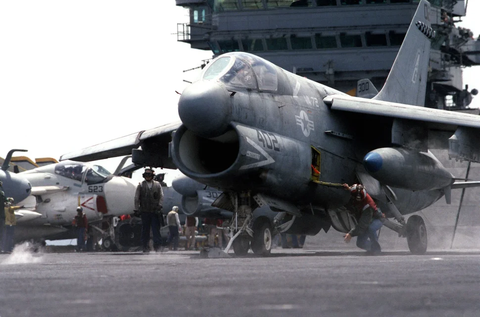 852 - 2 - A-7E_Corsair_II_Flightdeck.jpg