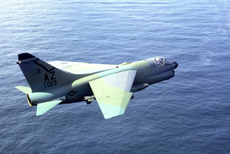 852 - 4 - A-7%20Corsair%20II.jpg