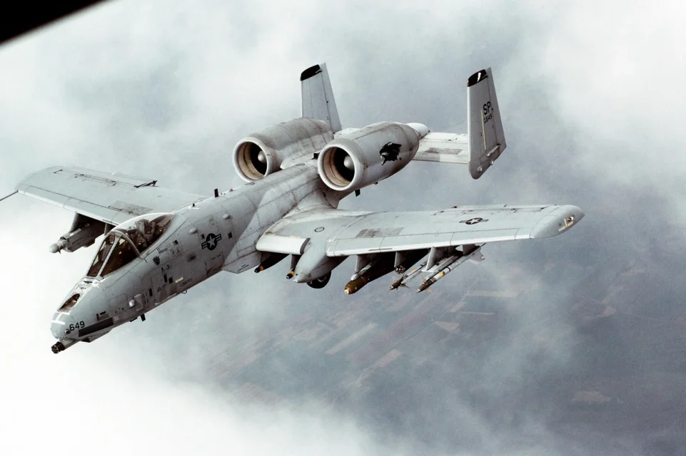 939 - 5 - A-10_Thunderbolt_II_In-flight.jpg