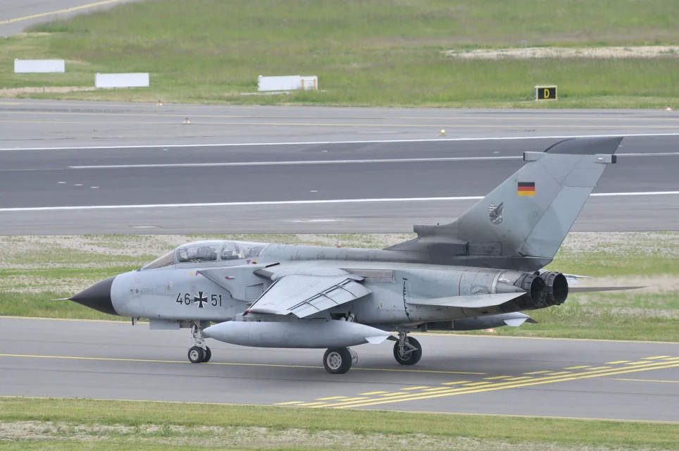947 - 2 - Panavia_Tornado.jpg