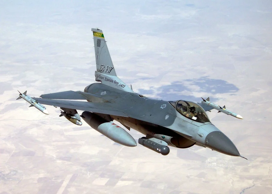997 - 3 - F-16_from_the_Vermont_Air_National_Guard%27s%20158th.jpg