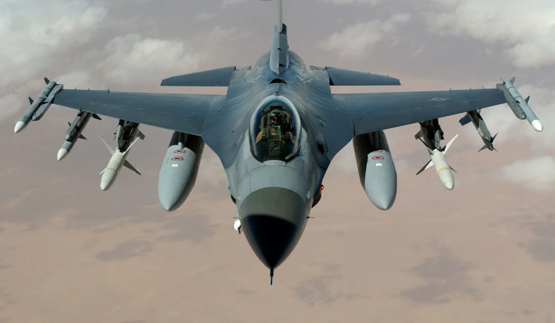 997 - 4 - F-16_Fighting_Falcon.jpg