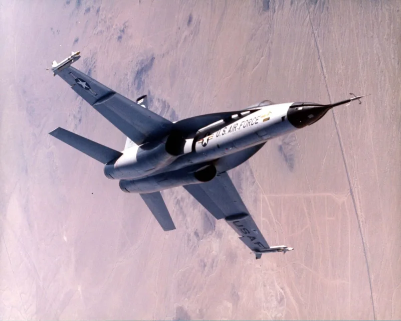 998 - 1 - YF-17.jpg