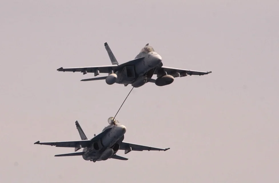 1026 - 5 - FA-18_Hornet_and_Super_Hornet_040913-N-8158F-155_2.JPG