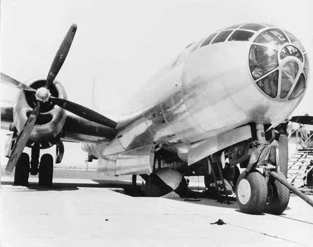 1049 - 1 - loadingb29_2.jpg