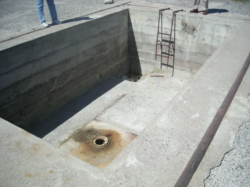 1049 - 2 - pit.jpg