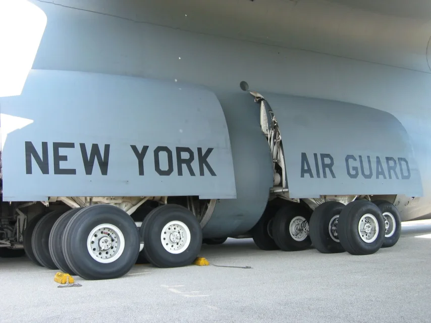 1063 - 3 - C-5 Galaxy 006.jpg