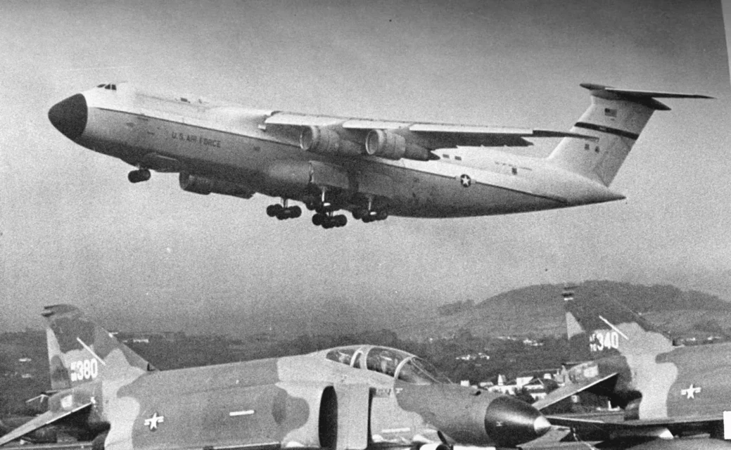 1063 - 5 - C-5_vietnam.jpg