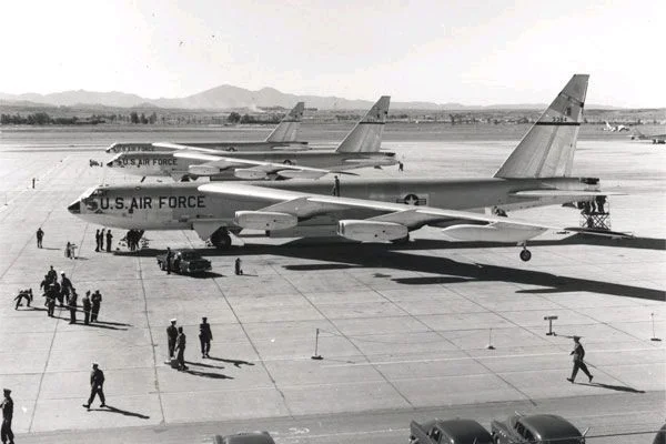 1070 - 4 - B-52-castleafb-1957.jpg