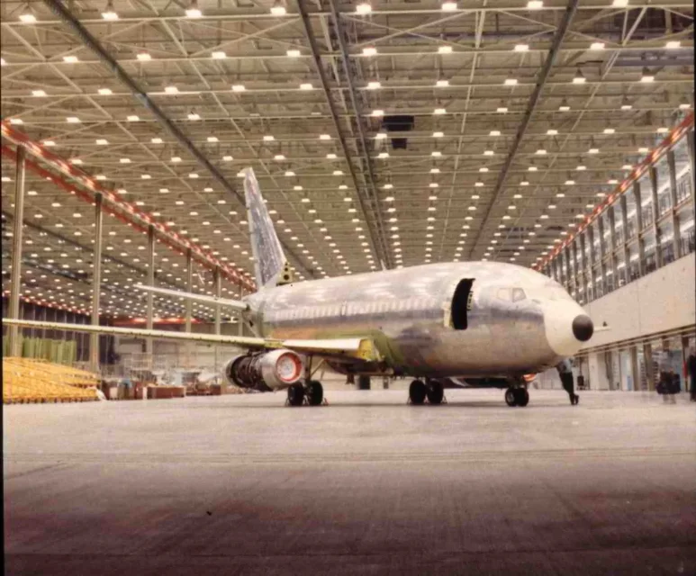 1090 - 2 - B-737_prototipo.JPG