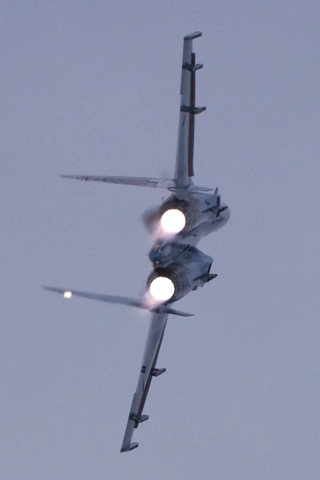 1092 - 3 - su-27.jpg