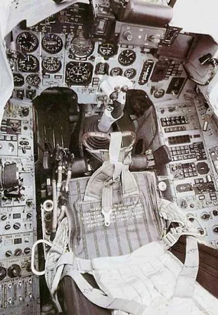 1093 - 5 - su27_panel_01.jpg