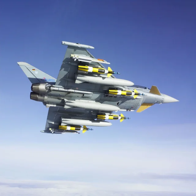 1096 - 3 - eurofighter_paveway.jpg