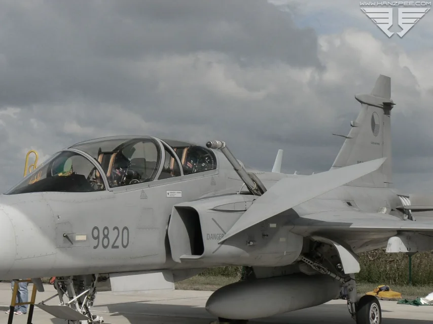1099 - 3 - gripen10.jpg