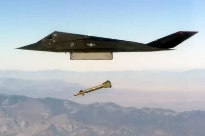 1111 - 1 - F-117A_GBU-28.jpg