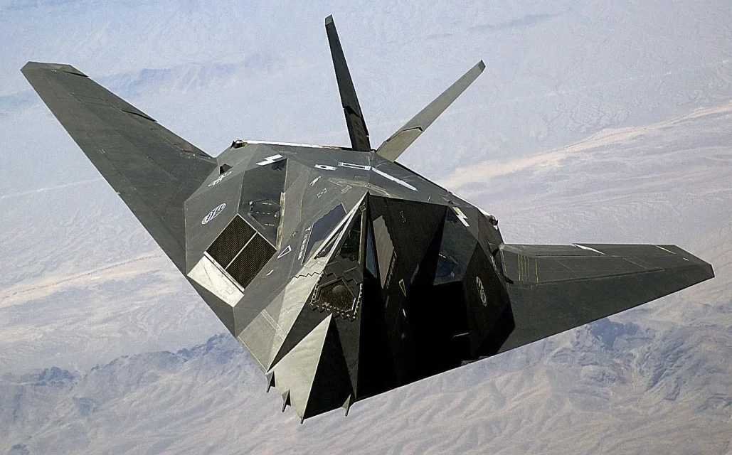 1112 - 2 - F-117_Nighthawk_Front.jpg