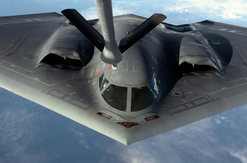 1131 - 2 - B-2_Spirit_050404-F-1740G-008.jpg