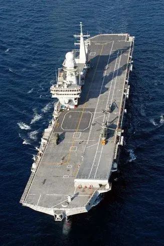 portaerei-cavour_5.jpg
