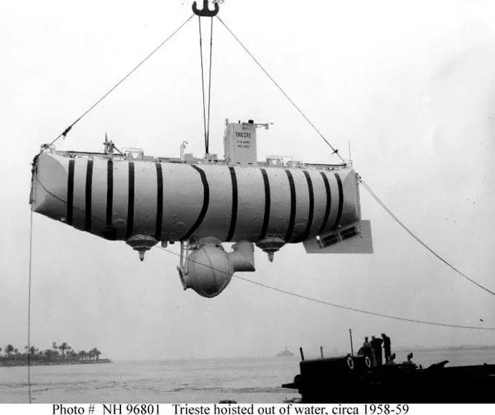 Bathyscaphe_Trieste.jpg