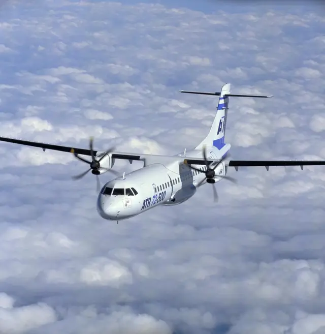 Alenia_Aeron_ATR72_500_hr.jpg