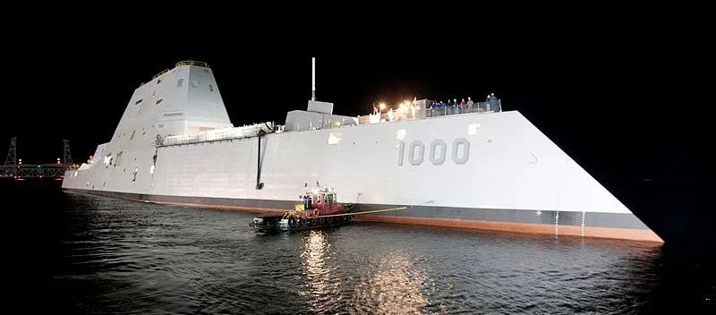 800px-USS_Zumwalt_(DDG-1000)_at_night.jpg