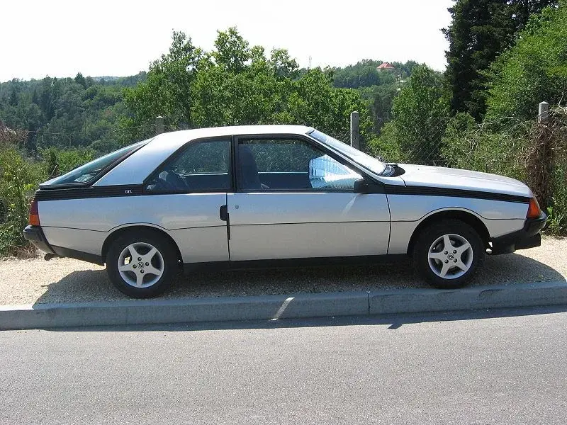 800px-Renault_fuego_cote.jpg