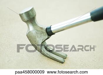 martello-togliendo-chiodo_~paa458000009.jpg